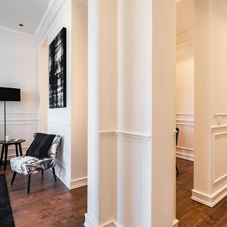 Akicity Campolide Selected * ליסבון